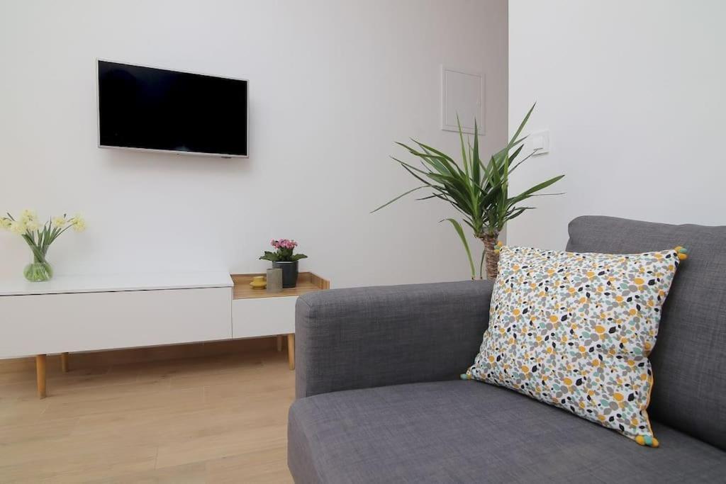 Studio Apartman Karlita Слано Экстерьер фото
